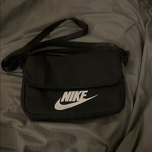 Nike Black Messenger Bag Durable Sleek Design